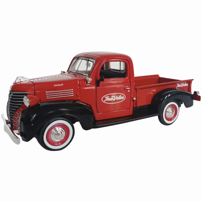 ROUND 2 LLC. CP7992/12 Collectible 1941 Plymouth Pickup, 1:24 Scale