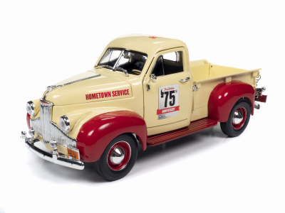 ROUND 2 LLC. CP8098/12 Collectible True Value 75th Anniversary 1947 Studebaker Pickup, 1:25 Scale