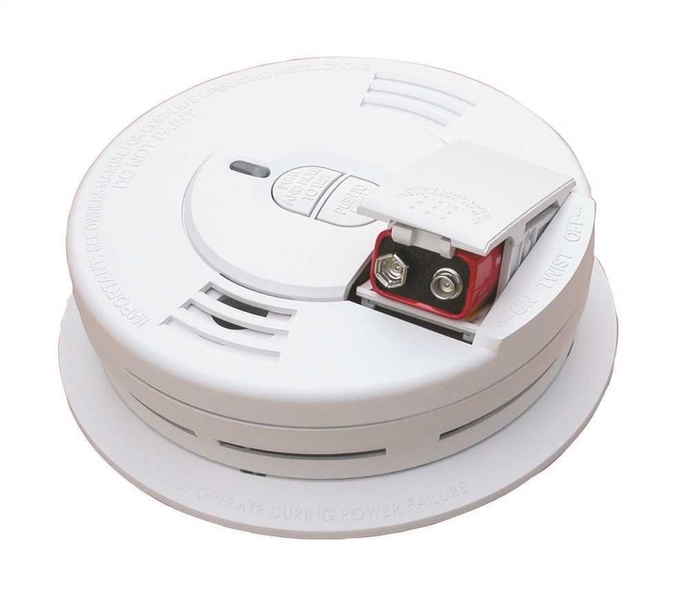 Kidde 21006376 Hardwire Smoke Detector with 9V Battery Backup, Ionization Sensor, and 2-button test/hush White